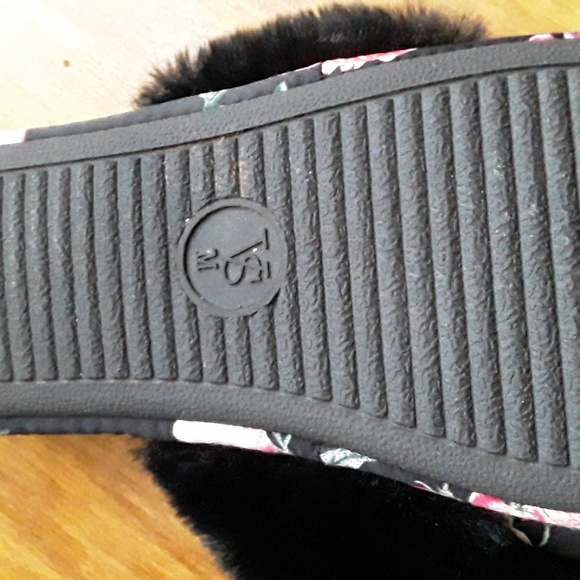 Victoria's  Secret, ladies  slippers - Picture 3 of 6